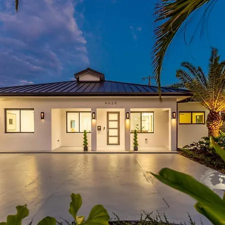 Villa Coastal Glam